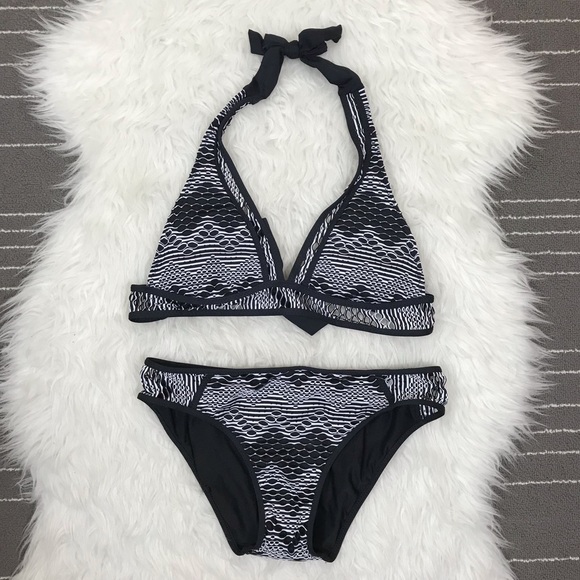 NEW Becca crochet halter bikini set - Picture 3 of 12